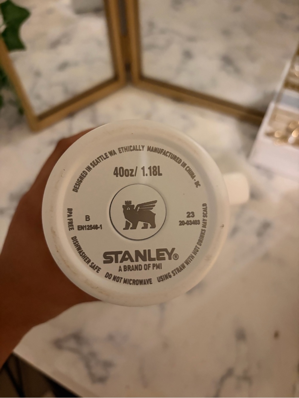 Hello Kitty Stanley 40z - Picture 3 of 3